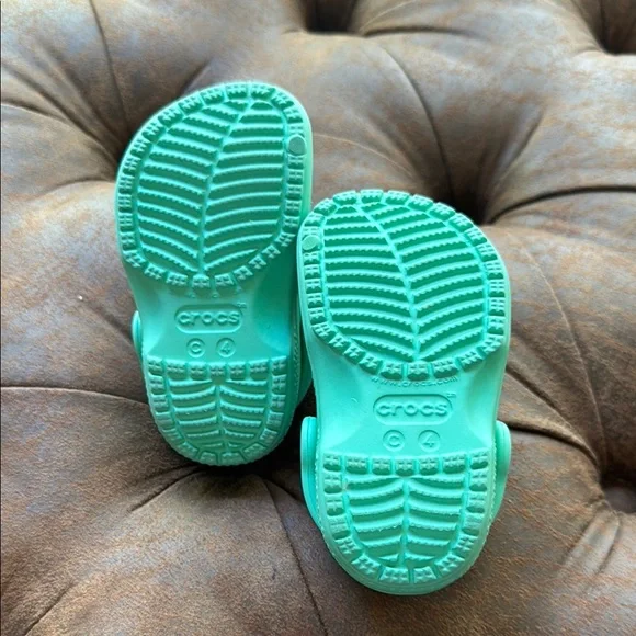 Kids Aqua Crocs - Picture 3 of 4
